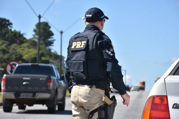 PRF intensifica fiscalizao do uso do cinto de segurana durante feriado prolongado