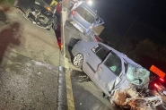 Acidente entre trs carros deixa criana e adultos gravemente feridos em Indaial