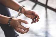Homem tenta fugir pulando telhados e acaba preso por trfico de drogas em Gaspar