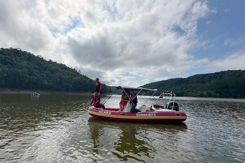Mergulhador de Gaspar ajuda nas buscas por homem que desapareceu aps jet ski virar em Rio dos Cedros