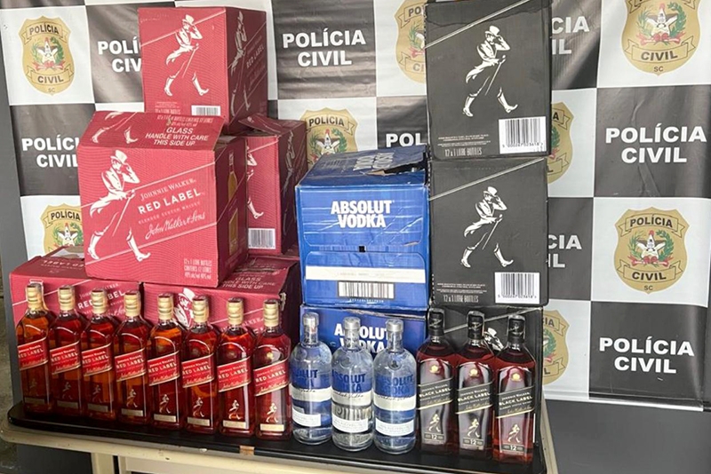 Pol�cia prende dono de casa noturna de Blumenau por venda de bebida alco�lica adulterada