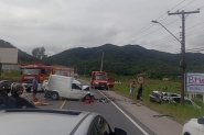 Coliso entre dois carros  registrada na Ivo Silveira, em Gaspar
