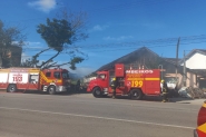 Incndio atinge fbrica de fraldas no Poo Grande, em Gaspar