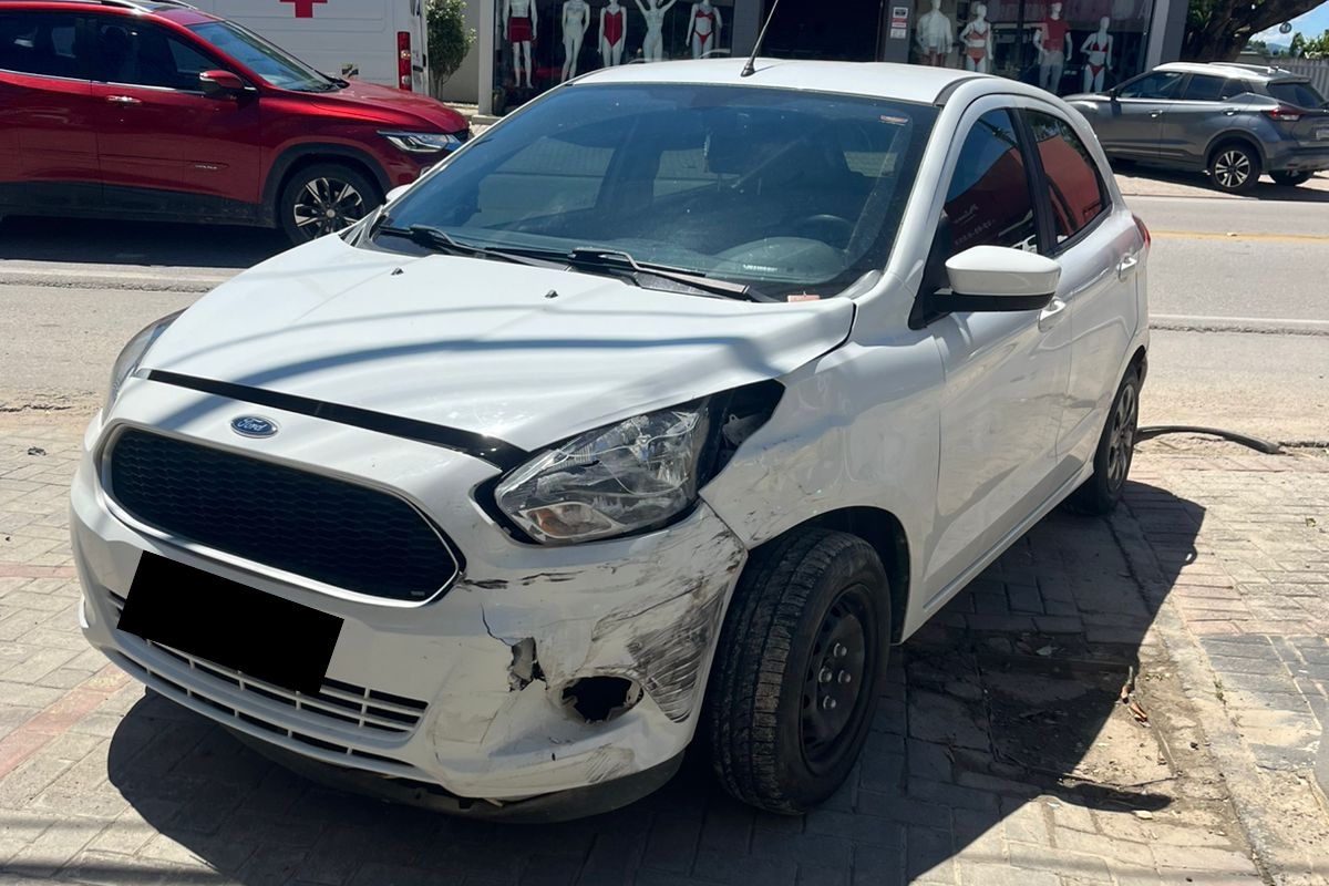 Acidente entre dois carros  registrado no Centro de Ilhota