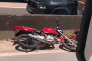 Moto colide contra carro, mulher  projetada e morre atropelada na BR-101, em Porto Belo