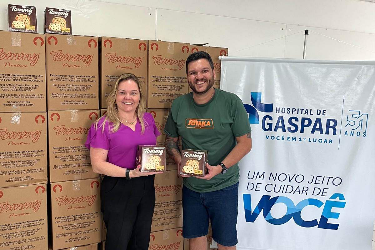 Jotaka Supermercados entrega 450 panetones para colaboradores do Hospital de Gaspar