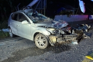 Grave acidente destri carro e poste e mata mulher na Jorge Lacerda, em Ilhota