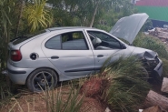 Motorista bbado colide contra carro estacionado, bate na esposa e acaba preso em Botuver