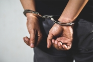 Homem  preso aps tentar matar irmo a facadas em SC: 