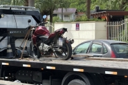 Garupa de moto morre em coliso com carro em Brusque