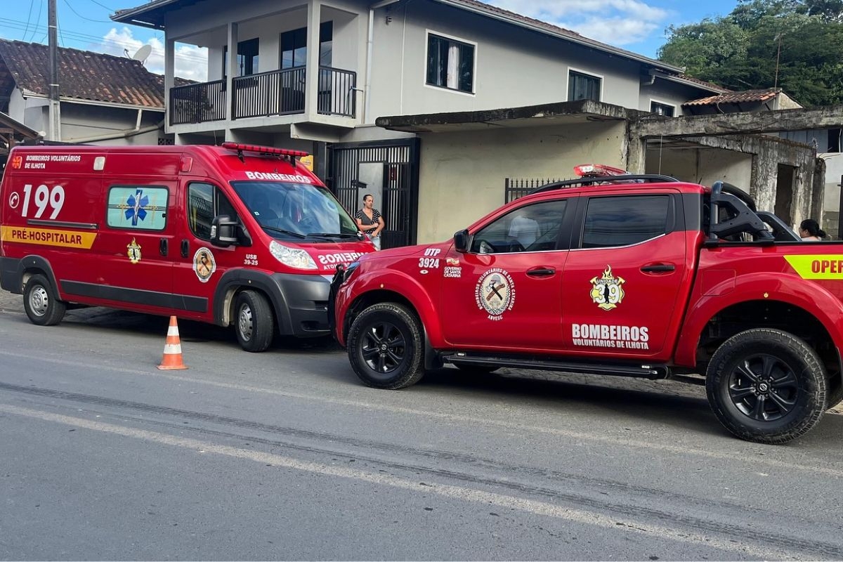 Bombeiros e mdicos do Arcanjo salvam homem em parada cardiorrespiratria em Ilhota