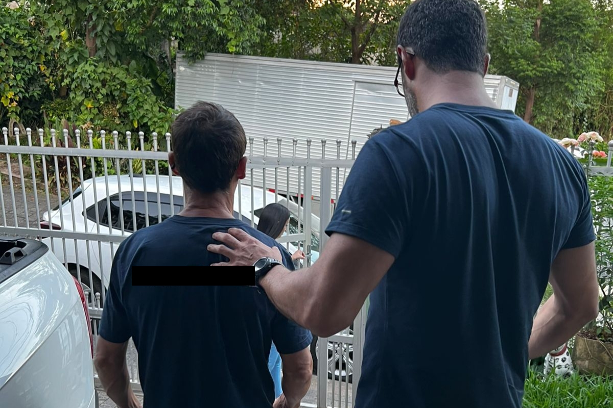 Homem  preso aps estuprar adolescente em banheiro de supermercado em Blumenau