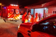 Briga entre vizinhos termina com duas mulheres feridas e criana atropelada no Gaspar Grande