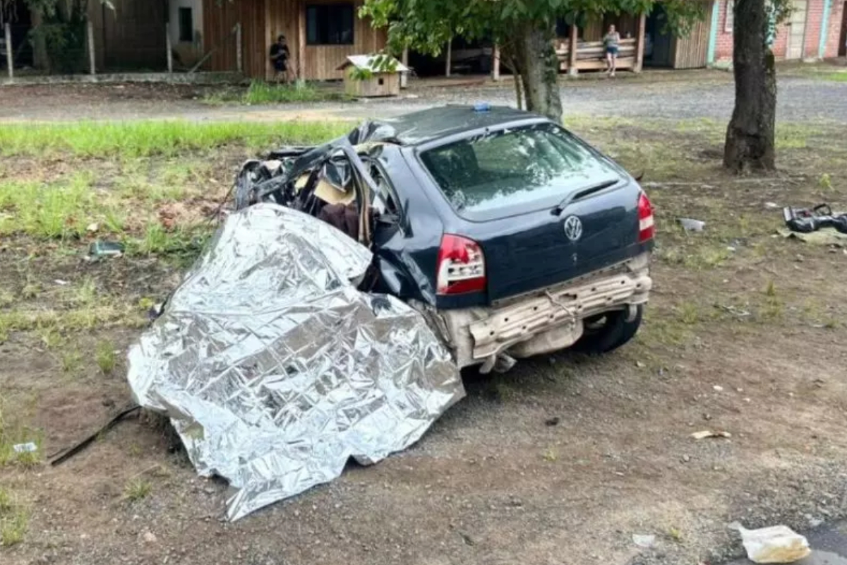 Acidente entre carreta e carro de Gaspar mata trs pessoas na BR-470, em Rodeio