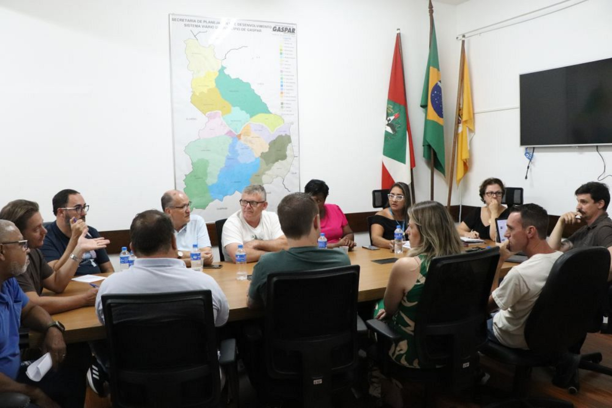 Vereadores cobram esclarecimentos da empresa responsvel pela coleta de lixo em Gaspar