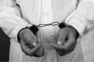 Mdico  condenado a 8 anos de priso por gravar pacientes nuas em SC