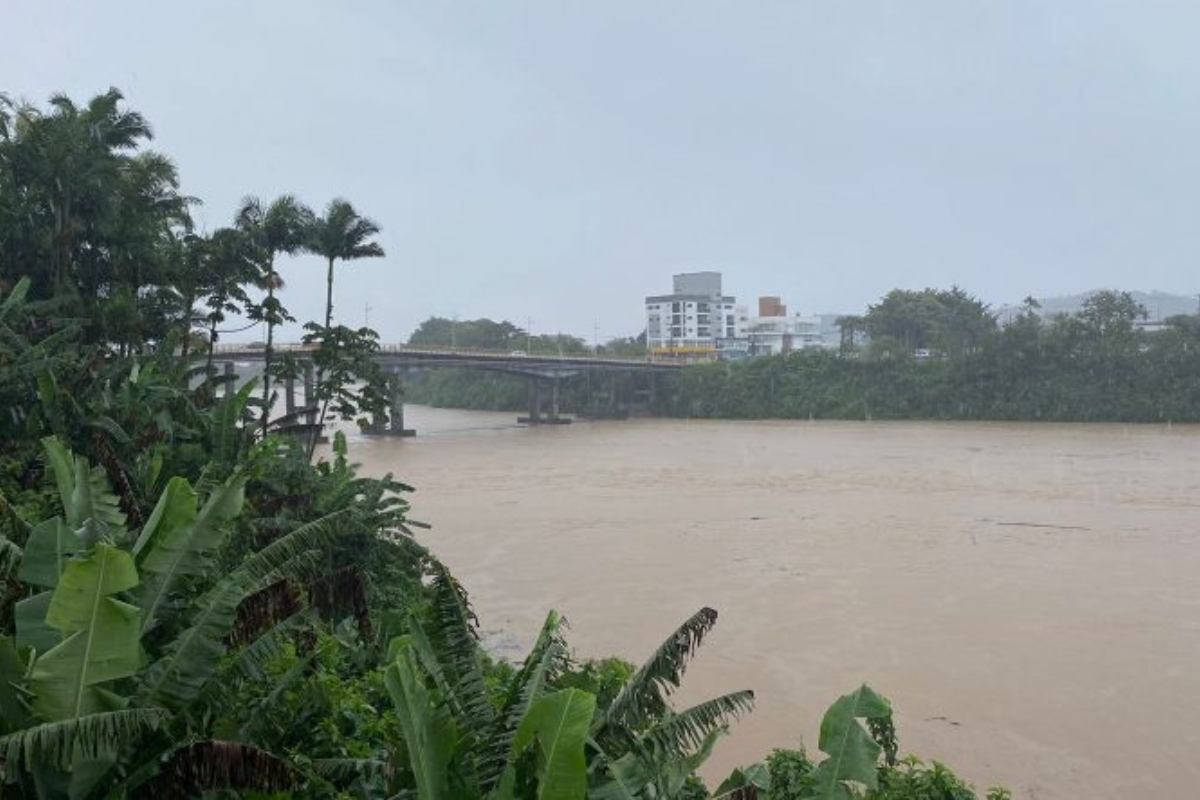 Chuva deve perder a fora em Gaspar no incio da tarde; Defesa Civil segue de planto