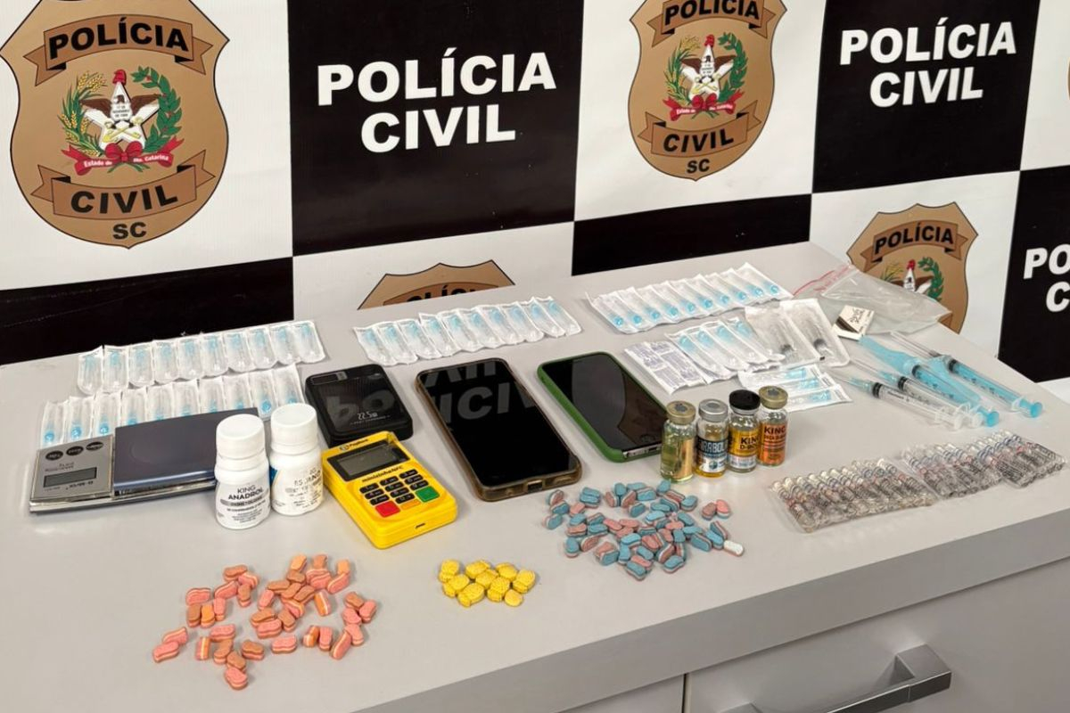 Polcia apreende drogas sintticas e anabolizantes em operao no Gaspar Mirim