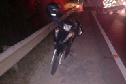 Queda de moto deixa me e filha feridas no Barraco, em Gaspar