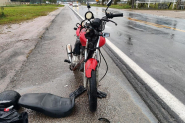 Carro de Gaspar e moto de Ilhota colidem na Avenida Francisco Mastella