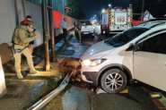 Idosa passa mal ao volante e causa acidente na Nereu Ramos, em Gaspar