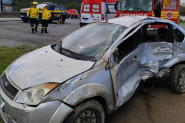 Coliso traseira seguida de capotamento na BR-470, em Gaspar