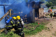 Rancho usado como depsito de algodo pega fogo no bairro Figueira, em Gaspar