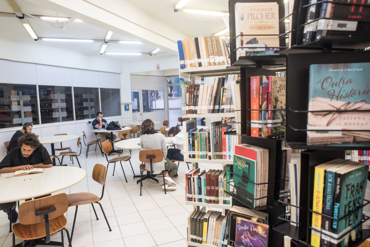Biblioteca Pblica de SC premia leitores que mais pegaram livros emprestados em 2025