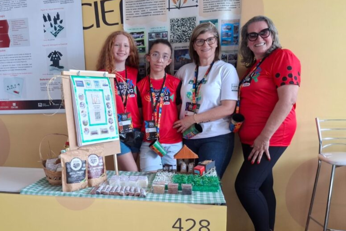 Escola de Gaspar é premiada em feira internacional de ciências e engenharia