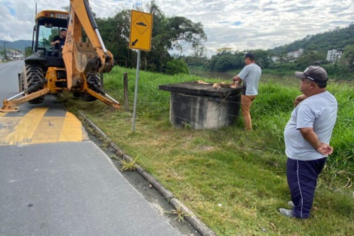 Defesa Civil realiza manuteno preventiva nas comportas de Gaspar