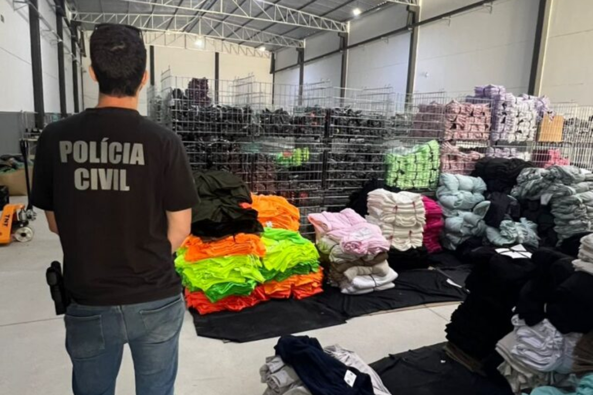 Pol�cia Civil apreende 7 mil pe�as de roupas falsificadas avaliadas em R$330 mil em Brusque