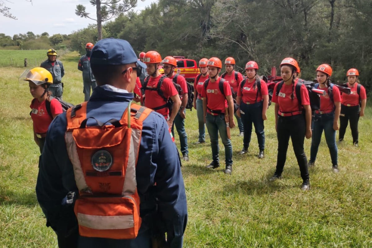 Saiba como participar do programa 'Bombeiro Comunit�rio' do CBMSC