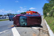 Idoso � hospitalizado depois de capotar carro na BR-470, em Gaspar