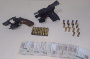 Ocorr�ncia de amea�a termina com apreens�o de armas e R$22 mil em esp�cie em Ilhota