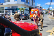 Mulher � atropelada por carro no Centro de Gaspar