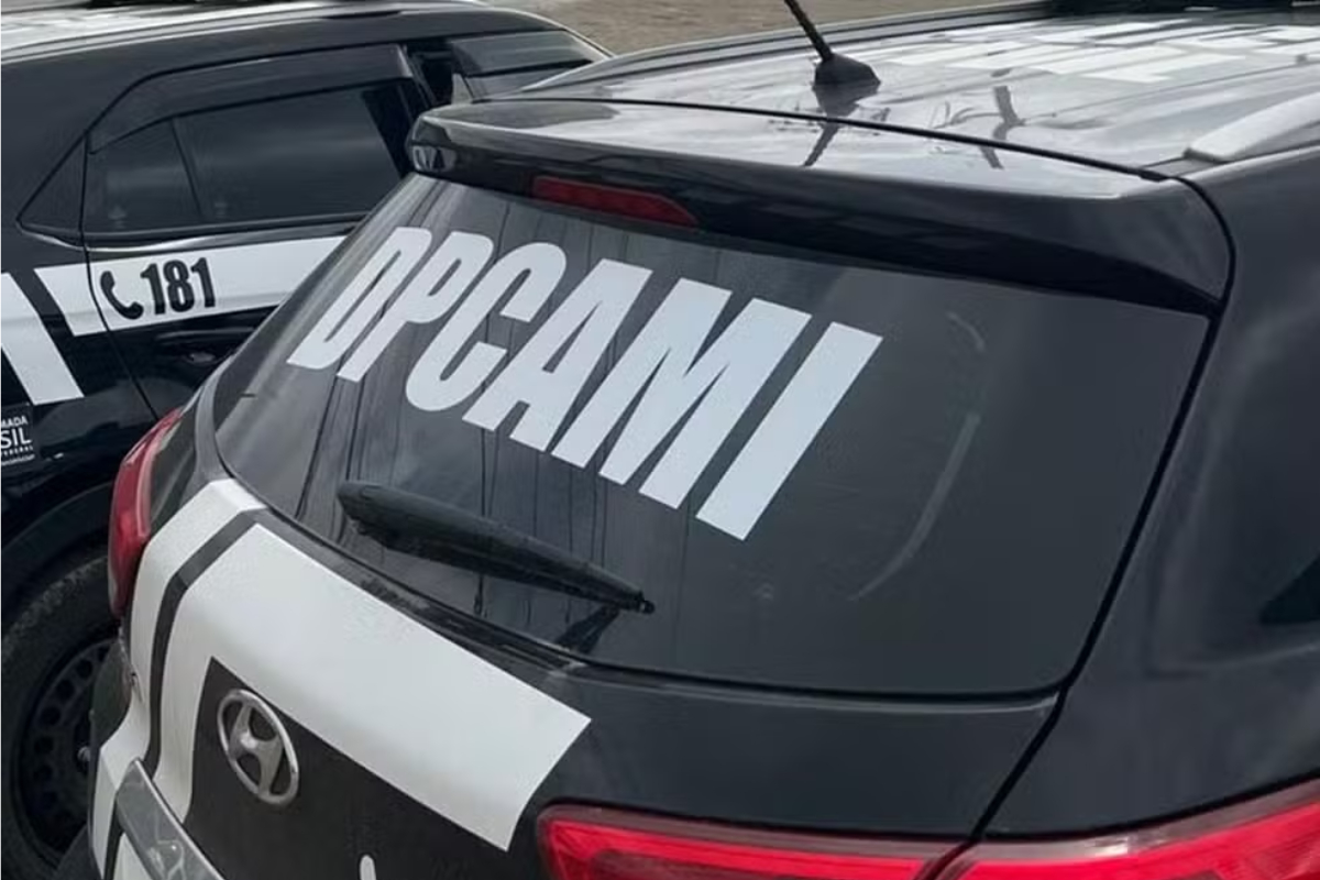 Mulher leva soco do ex, denuncia violência e é novamente agredida por ele na frente dos policiais em Joinville