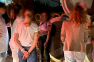 Homem flagrado 'dando namoradinha' com moradora de rua em Brusque pagou R$20 para fazer sexo