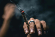 Pol�cia aplica quase 5 mil multas por uso de drogas em locais p�blicos em Santa Catarina
