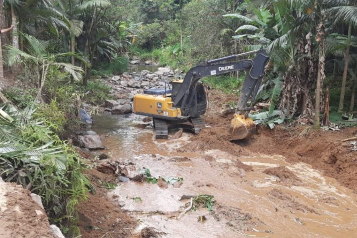 Rua do Belchior Alto � interditada para obra de conten��o