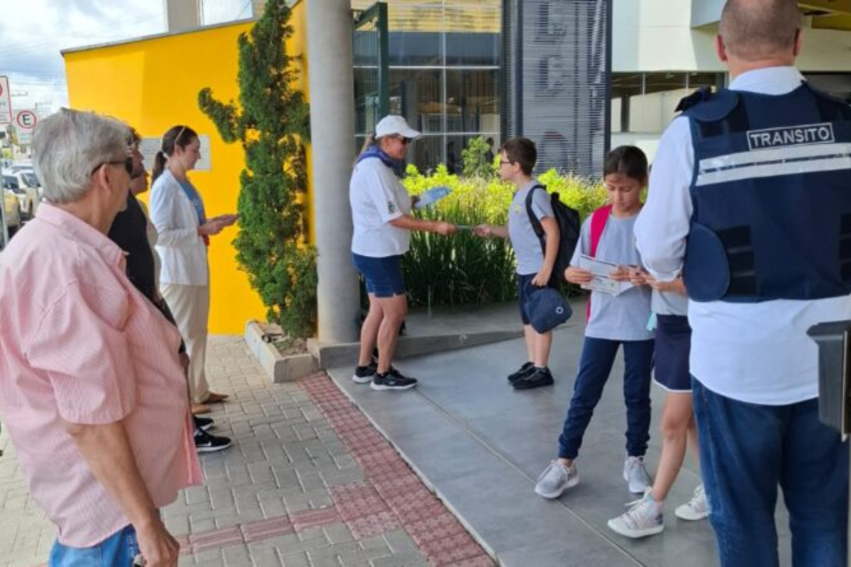 Prefeitura realiza blitz educativa no tr�nsito com foco na volta �s aulas em Gaspar