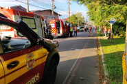 Avô e neta de dois anos ficam feridos em acidente de bicicleta em Gaspar