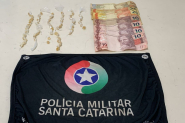 Traficante � preso com quase 70 pedras de crack no Bela Vista, em Gaspar