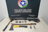 Marido bêbado é preso depois de agredir companheira e ameaçá-la com facão em Blumenau