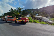 Fogo se alastra e quase atinge casa ap�s homem incendiar ninho de marimbondos no Macuco, em Gaspar