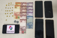 PM prende cinco homens por tr�fico de drogas em Gaspar
