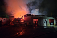 Bombeiros agem r�pido e evitam explos�o durante inc�ndio em constru��o ao lado de posto de combust�veis em Timb�