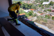Sacada de casa desaba e família fica ferida durante comemoração do Dia das Mães em Blumenau