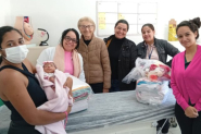 Volunt�rias confeccionam e doam mantas e toucas para gestantes de Gaspar