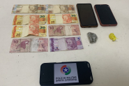 Jovens tentam fugir correndo, mas s�o presos com maconha e crack no Bela Vista